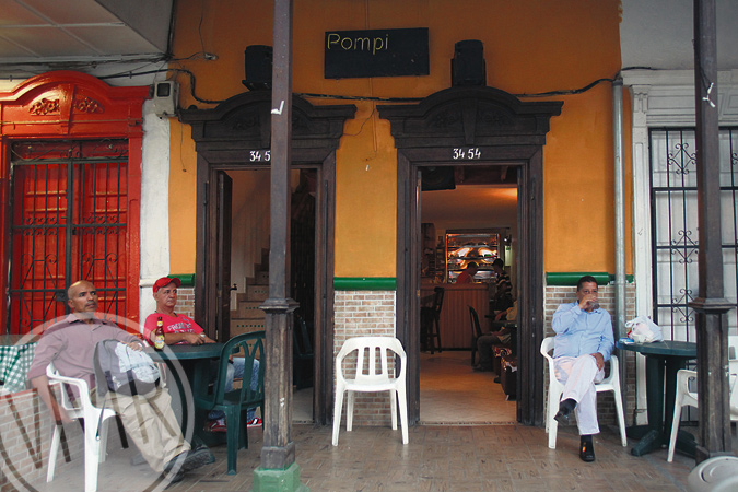 El bar Pompilio (en Ayacucho), lugar tradicional en Buenos Aires. Fotografía tomada por Róbinson Henao el 14 de julio de 2015