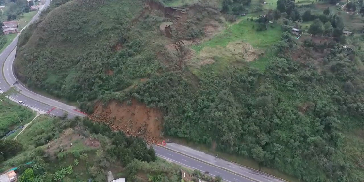 derrumbe autopista medellin bogota