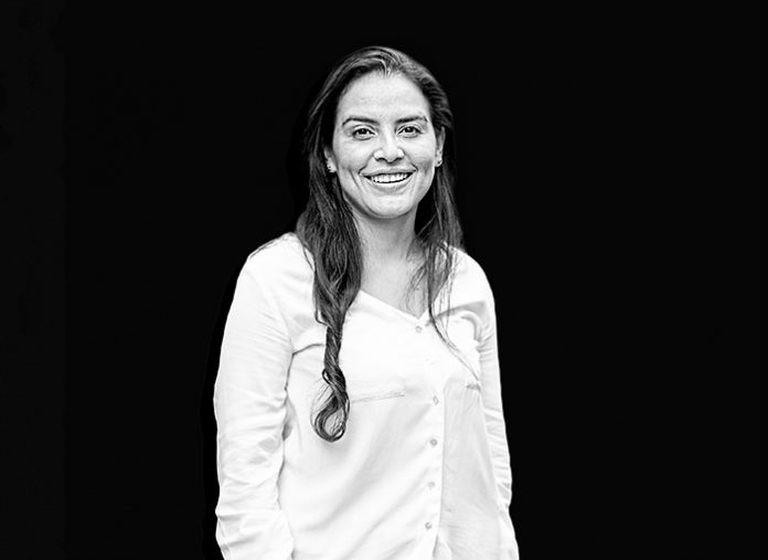 Karla Barrientos dirige la fundación Tortugas de Mar Karla Barrientos dirige la fundación Tortugas de Mar