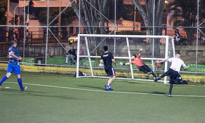 Futbolistas aficionados en El Poblado Futbolistas aficionados en El Poblado