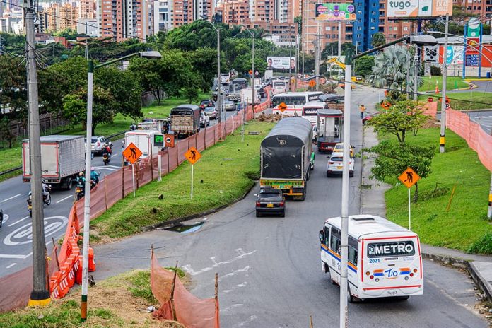 Obras en La Ayurá Vía Distribuidora