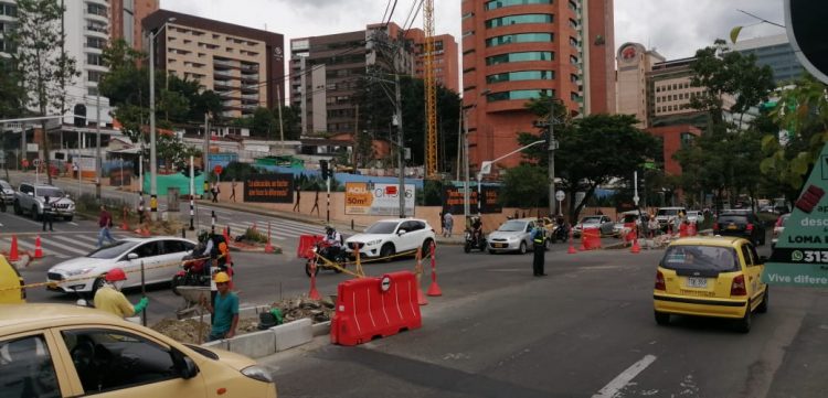 Cruce av El Poblado y Los Parra