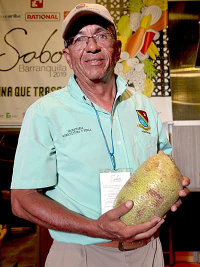 Domingo Sánchez McNaab trabaja por la agricultura en San Andrés y hace pedagogía sobre los cultivos.