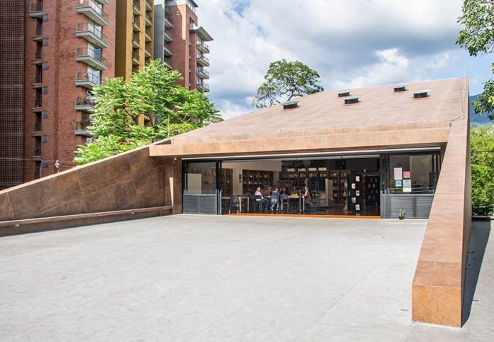 Una vuelta por el parque cultural Otraparte Una vuelta por el parque cultural Otraparte