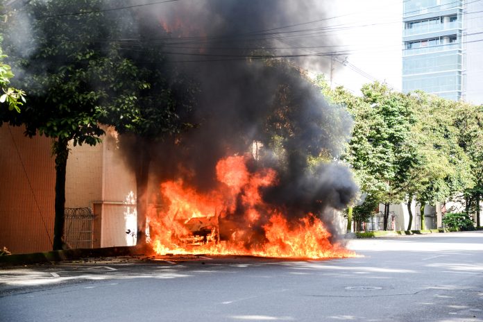 Incendio van en El Poblado