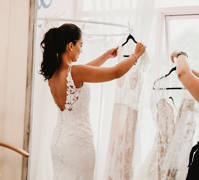De Novia a Novia le apuesta a la sostenibilidad ambiental, al mismo tiempo que ofrece una experiencia única a la hora de comprar un vestido de matrimonio. De Novia a Novia le apuesta a la sostenibilidad ambiental, al mismo tiempo que ofrece una experiencia única a la hora de comprar un vestido de matrimonio.