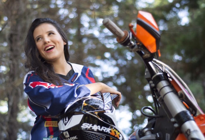 Sara Sanchez - Sasa y el motocross, un amor extremo Sara Sanchez - Sasa y el motocross, un amor extremo