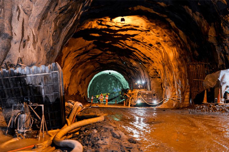 Interior del Túnel de Oriente