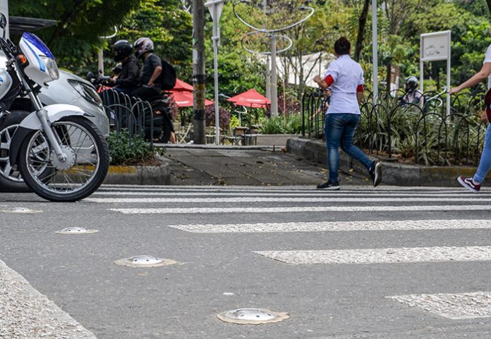 La Secretaría de Movilidad viene cambiando los estoperoles La Secretaría de Movilidad viene cambiando los estoperoles