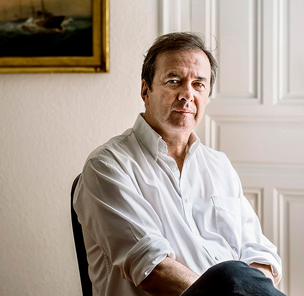 Javier Moro El periodista y escritor español Javier Moro El periodista y escritor español