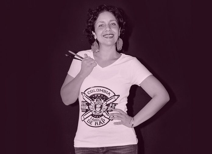 Johana Logreira, diseñadora y calígrafa, hace en Navidad trabajo comunitario. Reúne a amigos y a desconocidos alrededor de una causa. Johana Logreira, diseñadora y calígrafa, hace en Navidad trabajo comunitario. Reúne a amigos y a desconocidos alrededor de una causa.