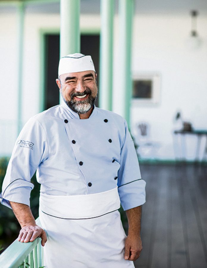 El cocinero Óscar Pérez lanza su primer libro de cocina. Una excusa para revisar otros textos especializados para regalar en estos días. El cocinero Óscar Pérez lanza su primer libro de cocina. Una excusa para revisar otros textos especializados para regalar en estos días.