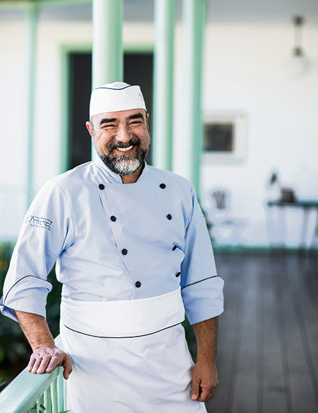 El cocinero Óscar Pérez lanza su primer libro de cocina. Una excusa para revisar otros textos especializados para regalar en estos días. El cocinero Óscar Pérez lanza su primer libro de cocina. Una excusa para revisar otros textos especializados para regalar en estos días.