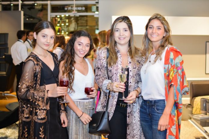 Lolita Tobon, Juanita Pineda, Catalina Restrepo y Valentina Gómez Touché