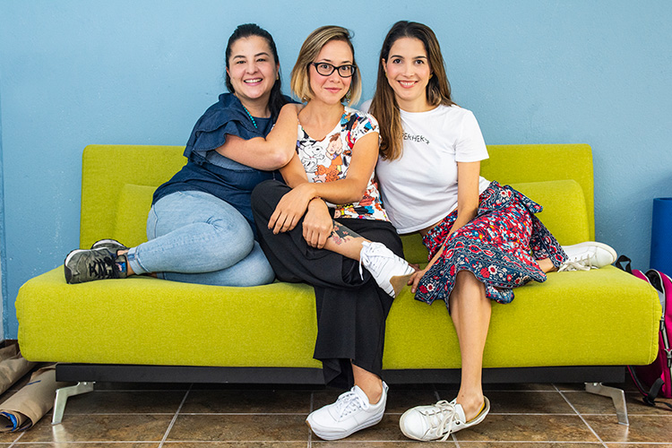 MasMamas, una comunidad que reúne 150 mamás blogueras colombianas. Entregan herramientas que les permitan a estas mujeres desarrollar contenidos. MasMamas, una comunidad que reúne 150 mamás blogueras colombianas. Entregan herramientas que les permitan a estas mujeres desarrollar contenidos.