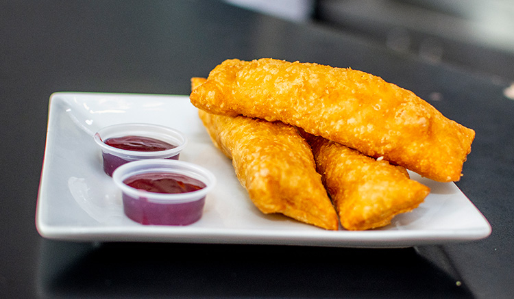 Palitos de queso y empanada de Pecositas