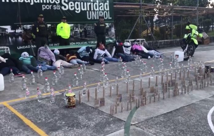 Policia Balance de seguridad puente de año nuevo