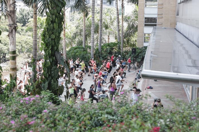 Rumba aeróbica Centro Comercial Santafé. Rumba aeróbica Centro Comercial Santafé.
