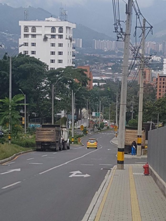 Volquetas en Los Parra 10