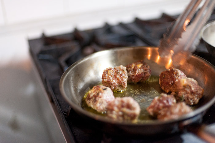 Albóndigas en salsa de huevo y limón