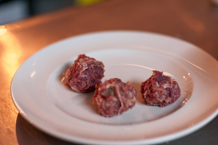 Albóndigas en salsa de huevo y limón