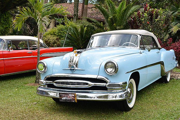 autos-antiguos-12 Feria de Flores Medellín Concourse d’Elegance en el Museo El Castillo