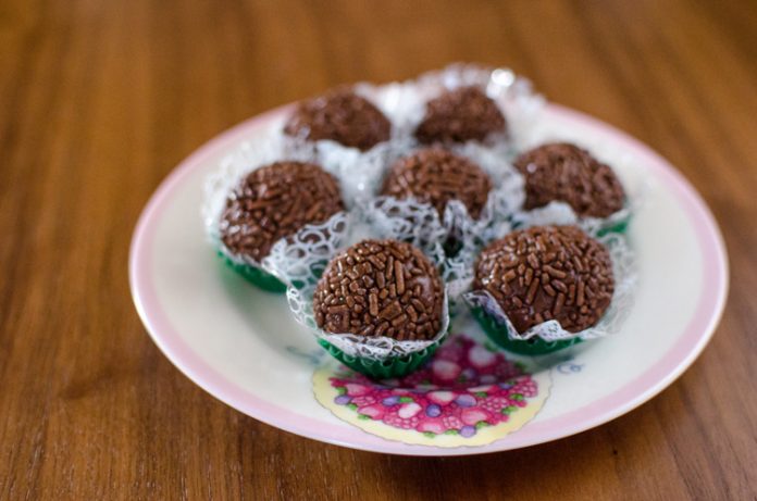 brigadeiros_de_chocolate_20140612_1431600104 Brigadeiros de chocolate