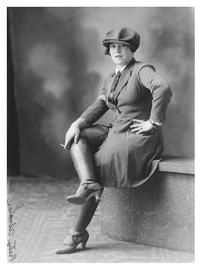foto-mujer-biblioteca-piloto empoderamiento