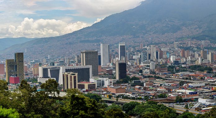 Los contrastes de Medellín Los contrastes de Medellín
