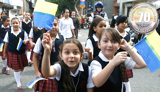 Celebración de los 70 años del Colegio Palermo on un recorrido por las calles del centro de El Poblado el colegio Palermo de San José celebra su aniversario Celebración de los 70 años del Colegio Palermo on un recorrido por las calles del centro de El Poblado el colegio Palermo de San José celebra su aniversario