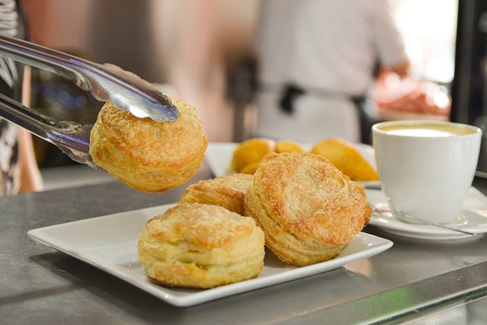 Es un sitio de encuentro ideal para compartir un postre o comer algo ligero. Es un sitio de encuentro ideal para compartir un postre o comer algo ligero.
