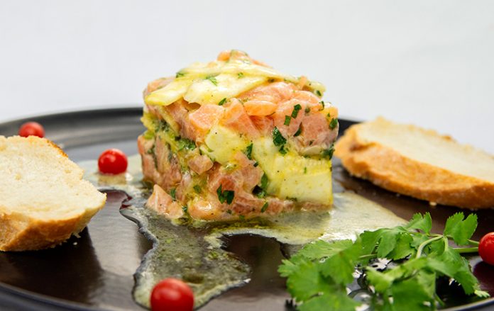 Tartare de salmón con alcachofas una entrada deliciosa y muy fácil de hacer. Tartare de salmón con alcachofas una entrada deliciosa y muy fácil de hacer.
