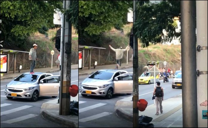sujeto-carros Hombre saltó encima de vehículos