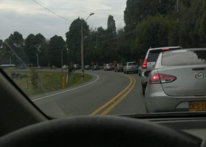Congestión vehicular en Las Palmas (foto Twitter @flaca461)
