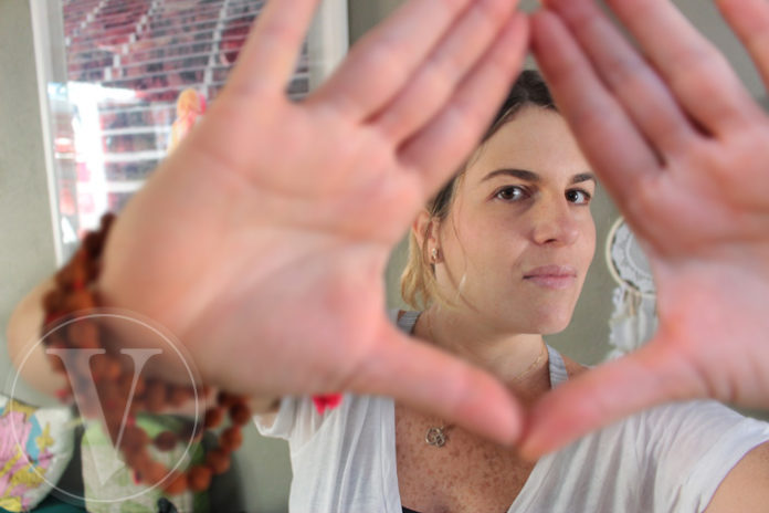 Andrea Chehebar es una paisa pionera en esta filosofía hindú. Rompió paradigmas y acercó la práctica a la gente del común Andrea Chehebar es una paisa pionera en esta filosofía hindú. Rompió paradigmas y acercó la práctica a la gente del común